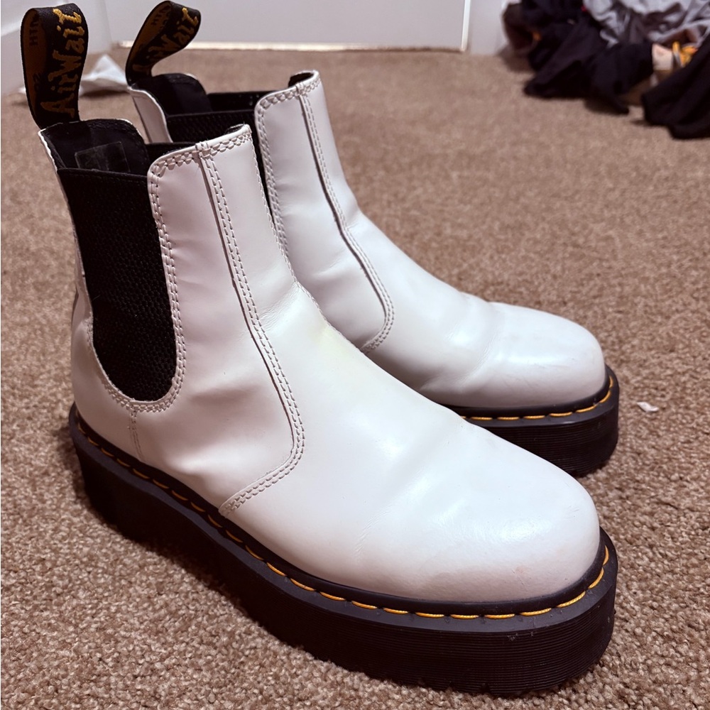 DR. MARTENS 2976 SMOOTH LEATHER PLATFORM CHELSEA BOOTS